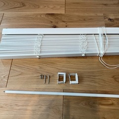 木目調白ブラインドの画像
