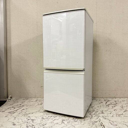 18940  SHARP 一人暮らし2D冷蔵庫 2017年製 137L ◆大阪市内・東大阪市他 6,000円以上ご購入で無料配達いたします！◆ ※京都・高槻・枚方方面◆神戸・西宮・尼崎方面◆生駒方面、大阪南部方面　それぞれ条件付き無料配送あり！