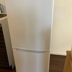 決まりました。
アイリス　冷蔵庫　ニトリで買いました
