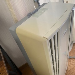《コロナルームエアコン窓用エアコン》の画像