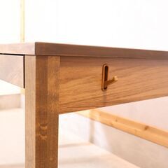 SUGIKOJO(杉工場)のアルダー材を使用したパーソナルデスクです。お子様の学習机としてはもちろん在宅ワークのパソコンデスクとしてもおススメ♪コンパクトな北欧スタイル事務机。の画像