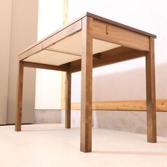 SUGIKOJO(杉工場)のアルダー材を使用したパーソナルデスクです。お子様の学習机としてはもちろん在宅ワークのパソコンデスクとしてもおススメ♪コンパクトな北欧スタイル事務机。の画像