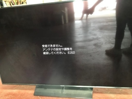 話し合い中、テレビ　　　55型　パナソニック