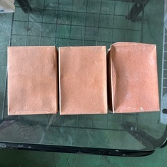 1箱100円の画像