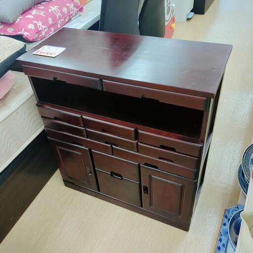桐製多目的ファックス台☆桐、キャスター付き、収納、こちらは店舗です。浜村鹿野温泉ICから3分 買取本舗 宮本リサイクル 営業時間9～19時 定休日水曜のみ←連絡できませんm(_ _)m