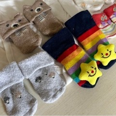 肌着ロンパース、靴下、ミトンの画像