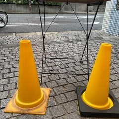 三角コーン　中サイズ？　黄色　１つ新品の画像