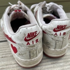 NIKEエアフォース1バレンタインモデルエナメルタイプの画像