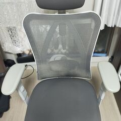 パソコンチェア　ゲーミングチェア　1か月のみ使用ですが、急ぎ手放...
