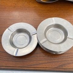 決まりました！シンプル　灰皿　あげます
