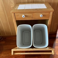 アメリカ家具　キャスター付き木製ゴミ箱の画像