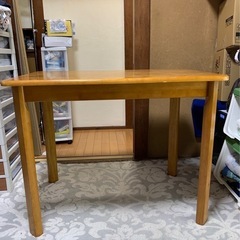 木製テーブル