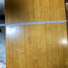 木製テーブルの画像