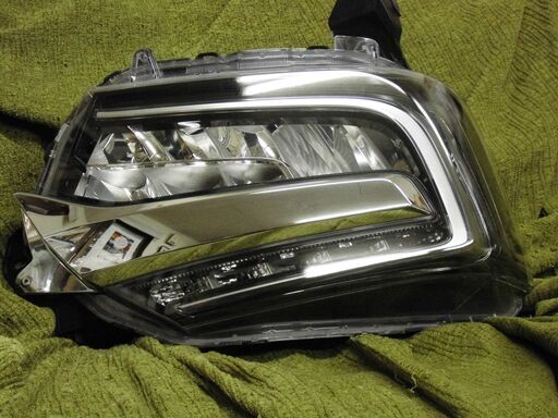 ☆N-BOX  カスタム　後期☆ヘッドライト　LED  右　取付部損傷なし！美品！　JF3