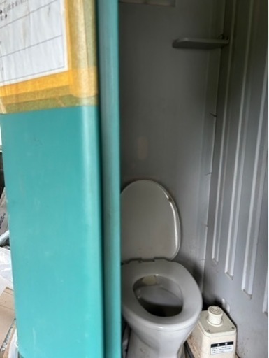 仮設トイレ
