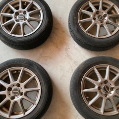 ノーマルタイヤの画像