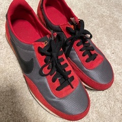 NIKE 24.5 スニーカー