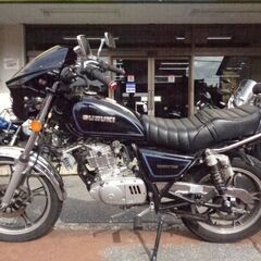 NO.5082　ＧＮ１２５Ｈ　空冷４サイクル単気筒エンジン　ギヤポジションインジケーター　オイルクーラー付き　ビキニカウル付き　ブラック　☆彡の画像