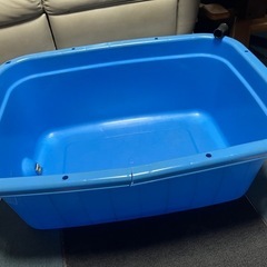 角型  水栓付き　タライ