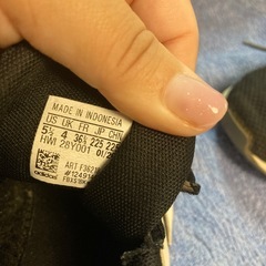 adidas スニーカーの画像