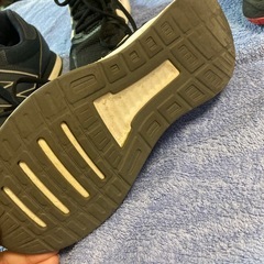 adidas スニーカーの画像
