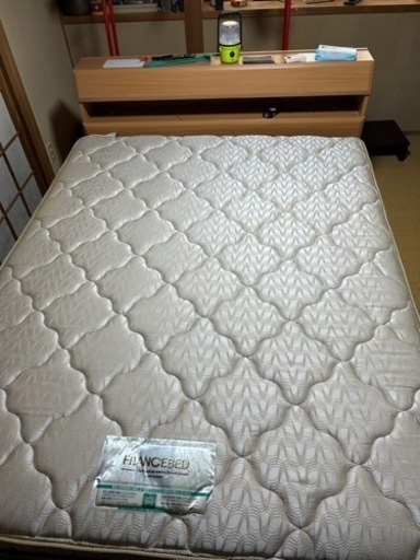 ベッドクィーンサイズ