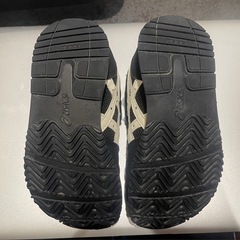 子供用asicsスニーカーの画像