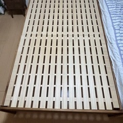 （受渡予定者決定済）セミダブルベッドフレーム 高さ調節可能 無垢...