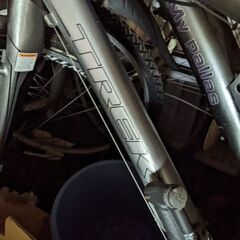 TREKロードバイクの画像