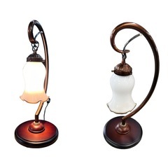 NO.1632 《お値下げ中!!》アンティーク調 テーブルランプ 照明器具 ライト 中古の画像