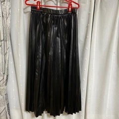 GU合皮プリーツスカート