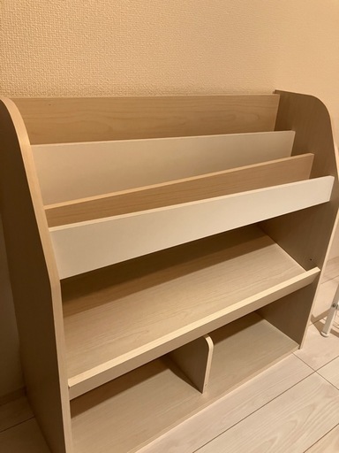 美品絵本棚　　キッズ　ラック　収納