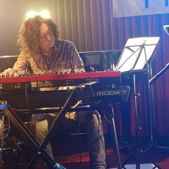 女性ボーカルJPOPカバーバンドでギタリストさん、ベーシストさん募集中