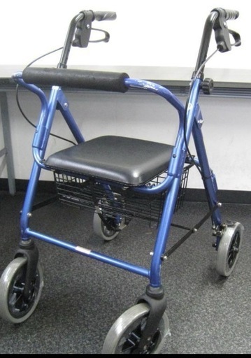 美品　シルバーカー　
シニア歩行器　押し車