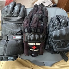 カブトヘルメットとビーコム4とグローブの画像