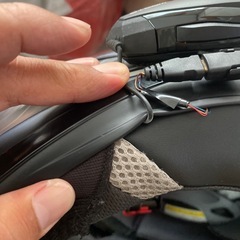 カブトヘルメットとビーコム4とグローブの画像