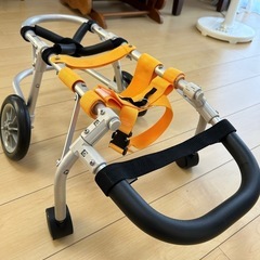 ペット　犬の歩行器　車イス　4輪顎乗せ付きの画像