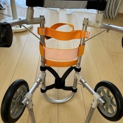 ペット　犬の歩行器　車イス　4輪顎乗せ付きの画像