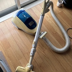 TOSHIBA サイクロン式 掃除機 VC-CB8A東芝 クリーナーの画像
