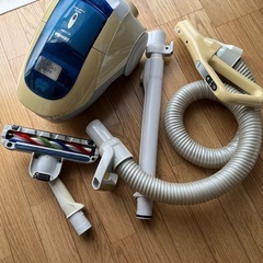 TOSHIBA サイクロン式 掃除機 VC-CB8A東芝 クリーナーの画像