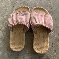 ピンクフリル サンダル