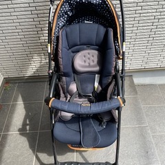アップリカ　ベビーカー　AB型　軽量かつ新生児から使用可能。
