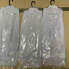 無料で差し上げます【引取限定】ビジネスワイシャツ３枚　クリーニン...