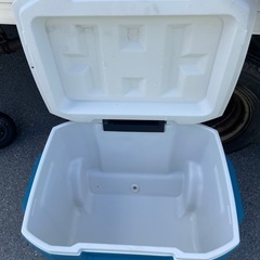 コールマンホイールクーラーボックス60qtの画像