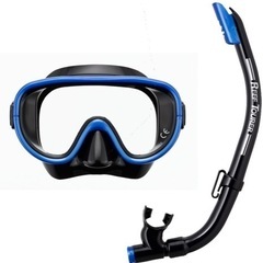 シュノーケルセットと浮き輪の画像