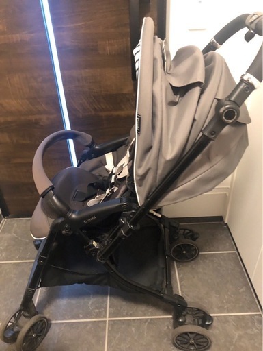 コンビ　ベビーカー　スゴカル４キャス　compact　チャコールグレー