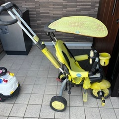 三輪車とキッズカーの画像