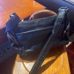 GUSCIO　ショルダーバッグ レディース レザータッチの画像