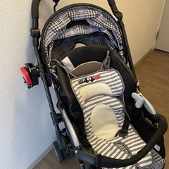 [取引中]combiベビーカー（専用雨具付き）