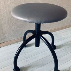 クールな回転チェア　キャスター付